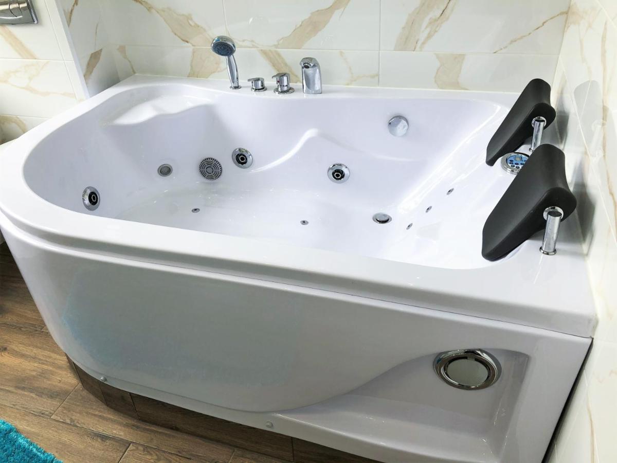 Kaliny Apartamenty Wanny Z Hydromasazem Chorzow Ngoại thất bức ảnh